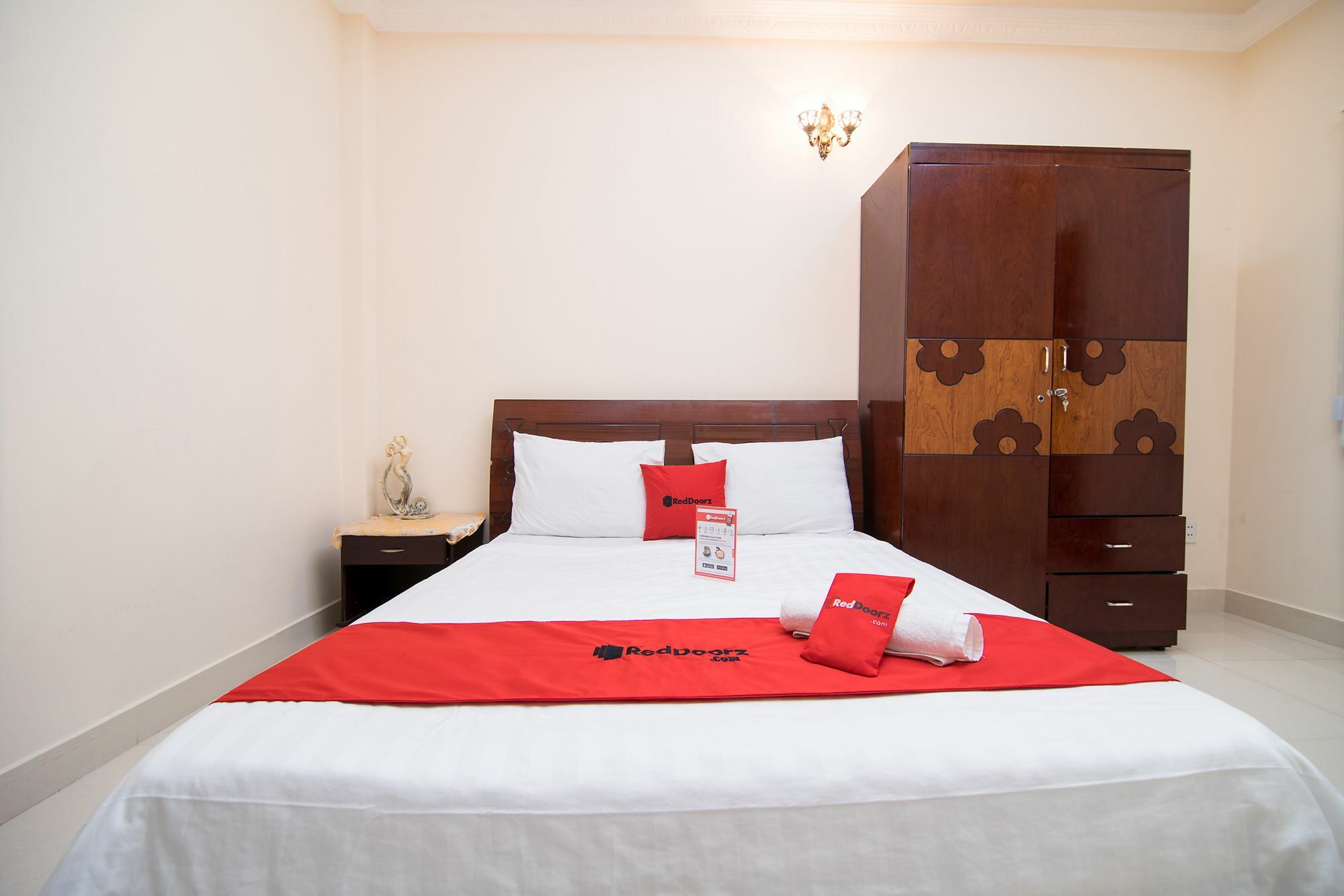 Hotel Reddoorz Near Pico Plaza Cong Hoa Thành Pho Ho Chí Minh Esterno foto