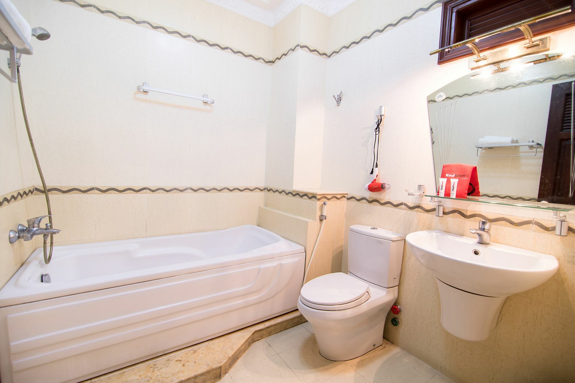 Hotel Reddoorz Near Pico Plaza Cong Hoa Thành Pho Ho Chí Minh Esterno foto